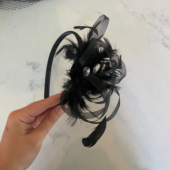Assorted Costume Hair Accessories - Picture 4 of 9